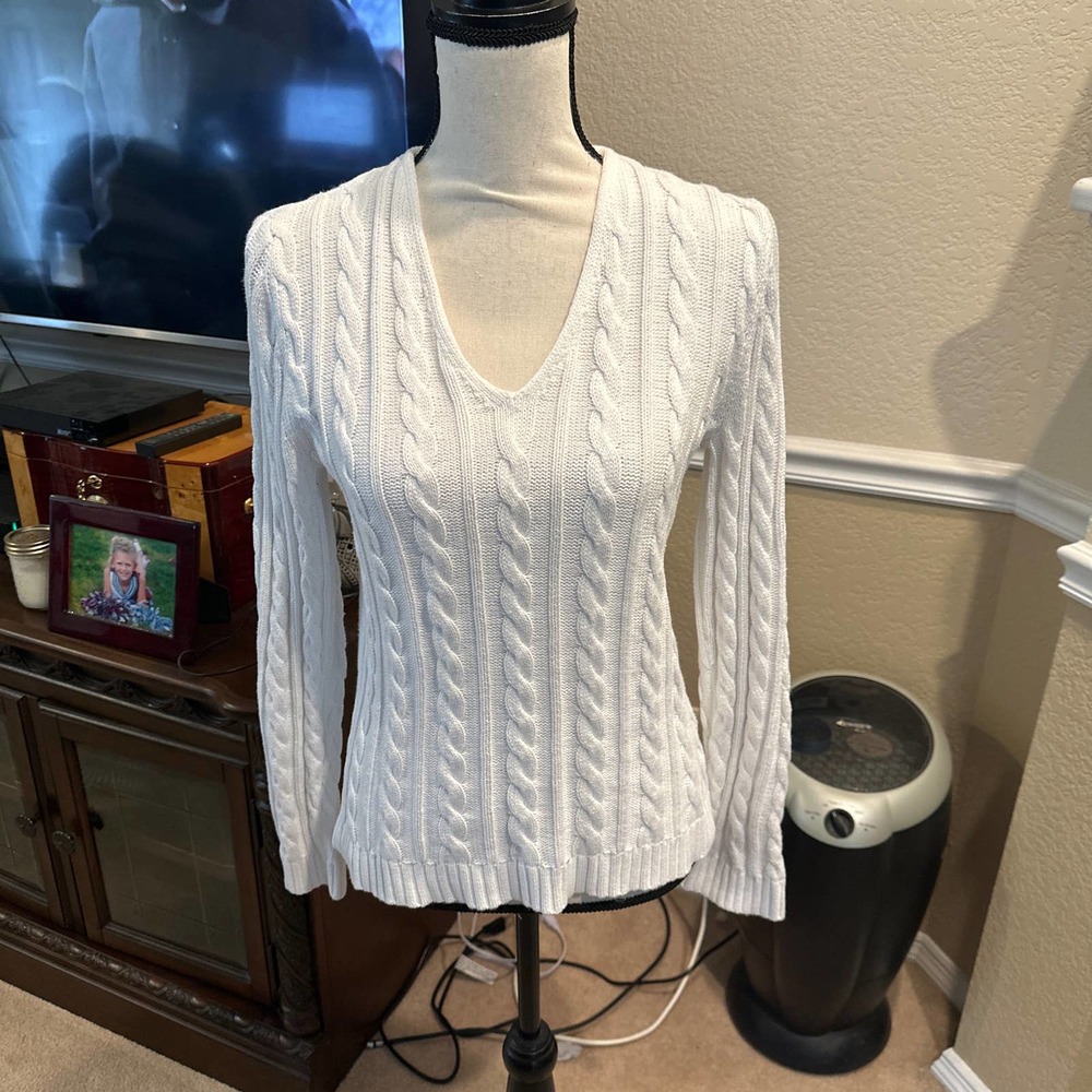 Women’s Ralph Lauren V-Neck Canle Knit Sweater  Size Medium